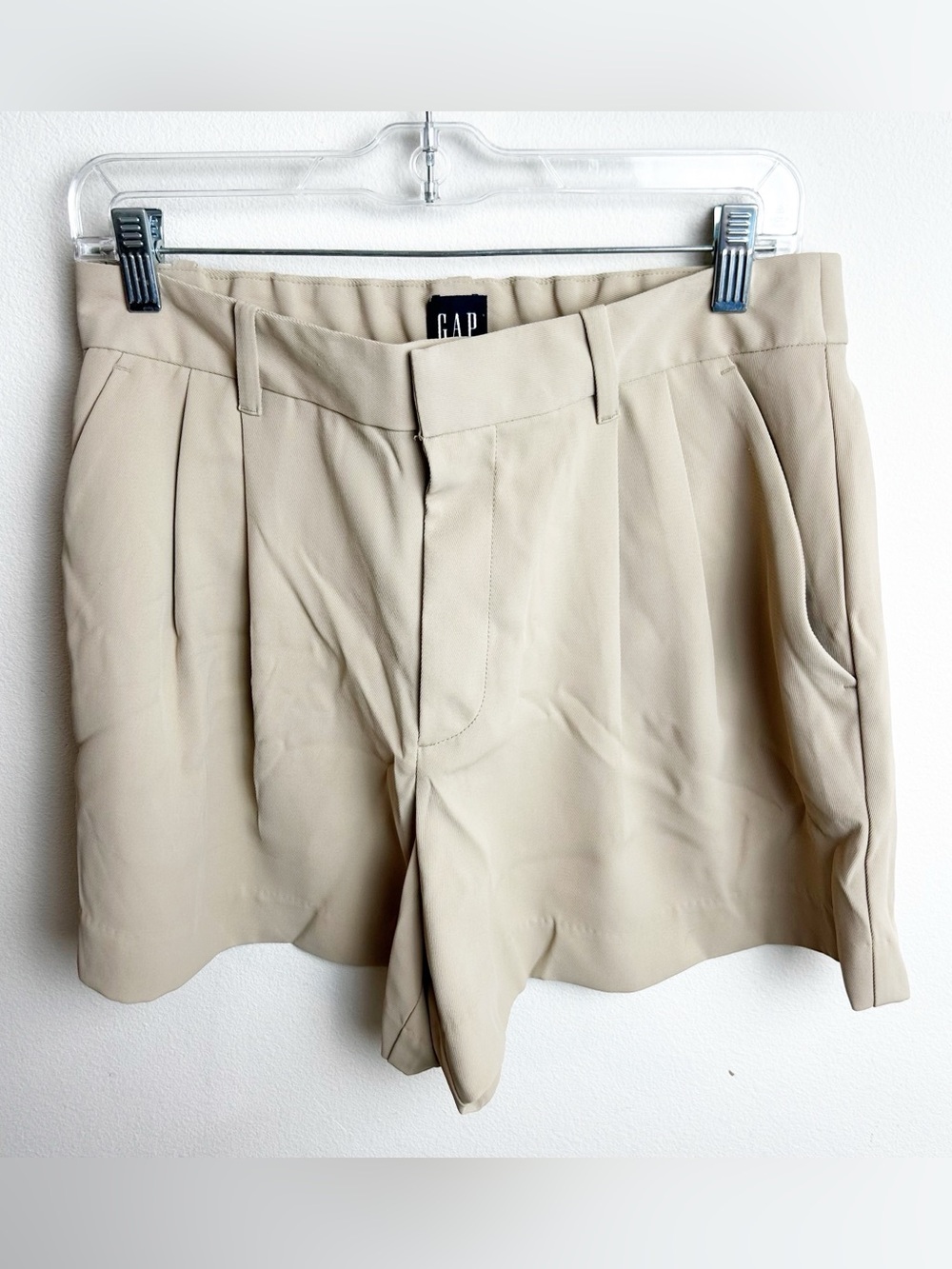 GAP Women's High-Waist Pleated Shorts in Light Beige